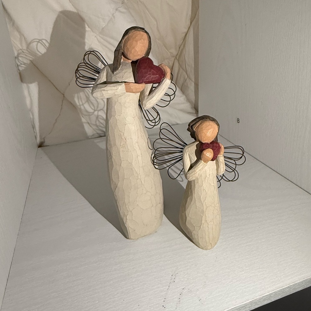 Willow Tree “angel of the heart” (2000)Figurine Set - Cream with Red Hearts